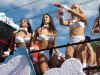 street_girls06.jpg (124103 Byte)